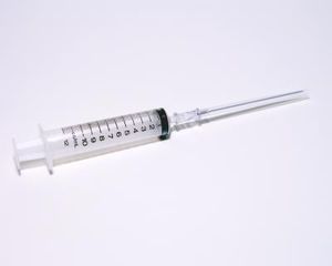 Injektion: Diabetes-Medikament gegen Parkinson (Foto: pixelio.de, Jens Goetzke)