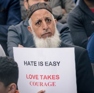 Liebe statt Hass: Hilft gegen Radikalisierung (Foto: clive wren, flickr.com)