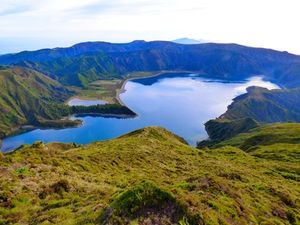 Vulkansee auf den Azoren als Lithium-Quelle (Foto: Wolfgang Resmer, pixelio.de)
