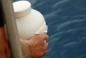 Urne: Klage gegen Bestatter (Foto: flickr.com/Stephanie Young Merzel)