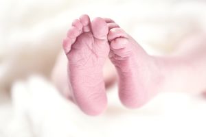 Baby-Füße: Viele Frühchen schaffen es nicht (Fot: Rainer Maiores, pixabay.com)