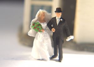 Hochzeit: Männer profitieren wirtschaftlich (Foto: S. Hofschlaeger, pixelio.de)