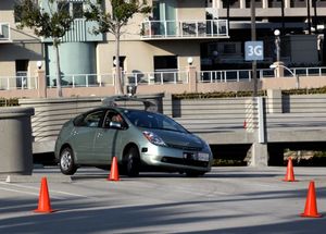 Autonom: Google-Auto umkurvt Hindernisse (Foto: Flickr.com/Steve Jurvetson)