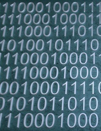 Binärcode: IT-Verantwortliche leichtsinnig (Foto: pixelio.de/Markus Vogelbacher)