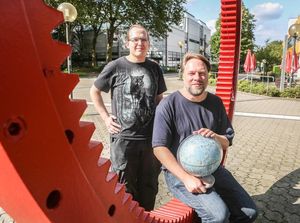 Die Forscher Christian Wöhler (links) und Arne Grumpe (Foto: tu-dortmund.de) Die Forscher Christian Wöhler (links) und Arne Grumpe (Foto: tu-dortmund.de)