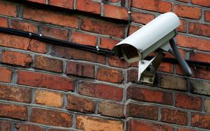 Überwachungskamera: direkter Zugang zu Firmendaten (Foto: pixabay, Neurolink)
