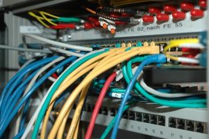 Server: Investitionen in ITK steigen (Foto: Hans-Peter Reichartz, pixelio.de)