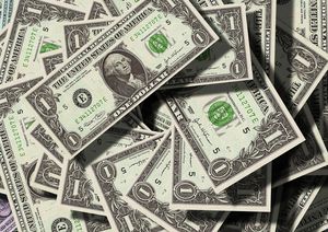 Dollar-Scheine: US-Akademiker verschulden sich hoch (Fot:o pixabay, geralt)