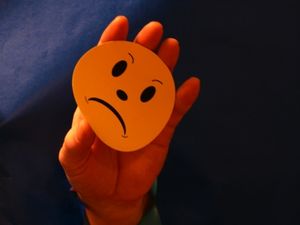 Wütendes Emoji: Unilever untersagt Postings (Foto: S. Hofschleager, pixelio.de)