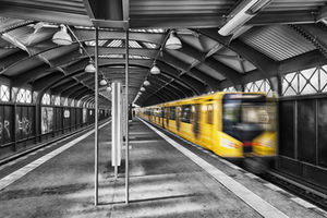 U-Bahn: Algorithmus findet Suizidabsichten (Foto: pixelio.de/rudis-fotoseite.de)