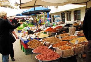 Marktstände: Wer mit Karte zahlt, kauft mehr (Foto: Rainer Sturm, pixelio.de) Marktstände: Wer mit Karte zahlt, kauft mehr (Foto: Rainer Sturm, pixelio.de)