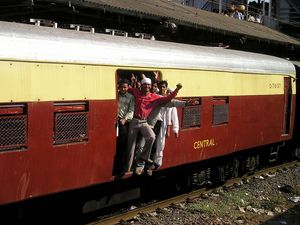 Zug in Mumbai: Frauen werden immer wieder bedrängt (Foto: pixabay.de, Simon)