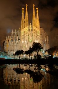 Sagrada Familia: Wahrzeichen Barcelonas (Foto: pixelio.de/Konstantinos Dafalias)