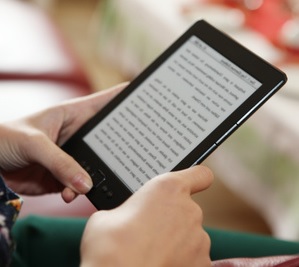 E-Reader: Viele lesen lieber Bücher aus Papier (Foto: pixelio.de, Julien Christ)