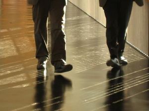 Beine: Permanenter Bewegungsdrang belastet (Foto: pixelio.de, Pixelmixer)