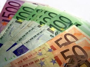 Geld: Teens geben Handy ungerne ab (Foto: knipseline/pixelio.de)