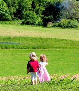 Kleinkinder: Viele von ihnen leben in Armut (Foto: Helene Souza, pixelio.de)