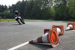 Liegende Pylone: Unfälle tödlicher als bei Auto (Foto: pixelio.de, Niko Korte)