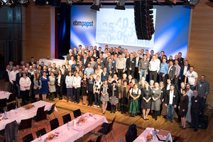 Gruppenfoto Jubilare, Rentner, Geschäftsführung, Betriebsrat (© ebm-papst)