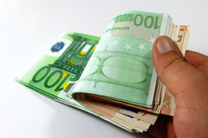 Geldscheine: Social Media zur Kunden-Recherche (Foto: I-vista, pixelio.de)