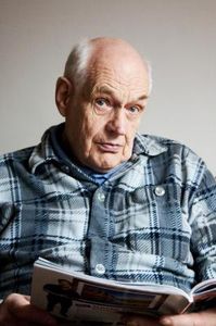 Senior: Lautes Lesen verbessert das Gedächtnis stark (Foto: pixelio.de, adel)