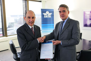 Akbar Al Baker bekommt Auszeichnung in Genf (Foto: Qatar Airways)