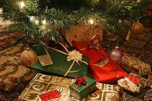 Geschenke: Zu Weihnachten steigen die Ausgaben (Foto: flickr.com/Alan Cleaver)