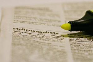 Jobanzeige: Falsche Worte kosten Kandidatinnen (Foto: Markus Hein, pixelio.de)