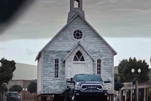 Kirche an Bord: Inspiration zum Kauf (Foto: Ram Trucks, youtube.com)