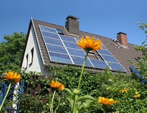 Solarpaneele auf dem Dach: Strom wird teurer (Foto: diw.de, Andreas Weber)