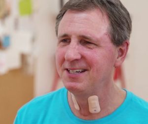 Sensor: überwacht Schluck- und Sprachmuster (Foto: northwestern.edu)