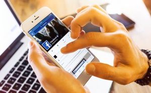 Facebook-Nutzer bei der Kommunikation: Auszeit gegen Stress (Foto: uq.edu.au)