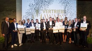 Die Gewinner des kfz-betrieb-Vertriebs-Award 2018 (Foto: Bausewein/VBM)