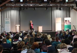 Eröffnungsrede durch Geschäftsleiterin Gertraud Unger. (Foto: Wehrfritz GmbH)