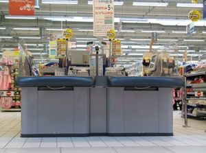 Supermarktkasse: Hier wird traditionell bezahlt (Foto: Thommy Weiss, pixelio.de)