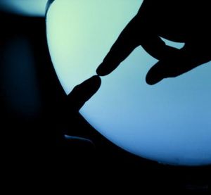 Tastsinn: Forscher entwickeln künstliches Nervensystem (Foto: pixelio.de/momosu)