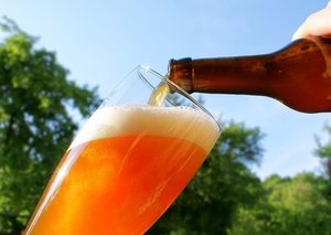 Kühles Bier: Abstinenzler sind öfter krank (Foto: Wandersmann, pixelio.de)