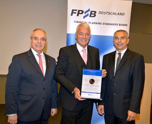 V.l.: Prof. Dr. Rolf Tilmes, Peter Hoppe, Prof. Dr. Peter Schaubach (© FPSB)