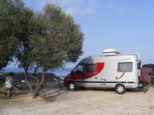 Mit dem Mobil am Meer: Reisetrend hält an (Foto: Volker Innig, pixelio.de)