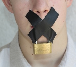 Mundtot: Circinus entdeckt neues Geschäftsfeld (Foto: Gabi Eder, pixelio.de)