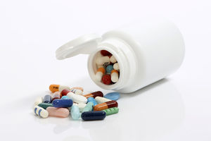 Tabletten: Viele User verkaufen Arzneimittel (Foto: Tim Reckmann, pixelio.de)