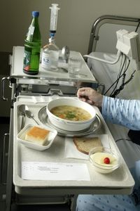 Essen am Bett: Herzversagen immer öfter tödlich (Foto: pixelio.de/Harry Hautumm) Essen am Bett: Herzversagen immer öfter tödlich (Foto: pixelio.de/Harry Hautumm)