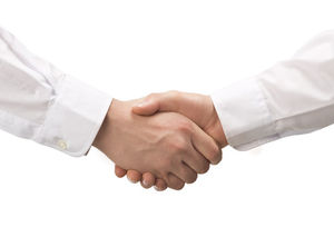 Handshake: Motivieren ist erlernbar (Foto: Bernd Christian Gassner, pixelio.de)