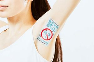 Achsel dient jetzt auch als Werbefläche in Japan (Foto: himecoto.jp/wakinoad)