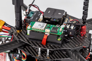 Drohne mit neuem Modul für Sprachkanal-Steuerung (Foto: hhi.fraunhofer.de) Drohne mit neuem Modul für Sprachkanal-Steuerung (Foto: hhi.fraunhofer.de)