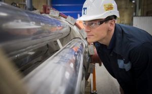 Inspektion einer nach Kundenwünschen entworfenen Anlage (Foto: topsoe.com)