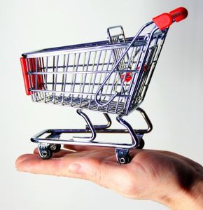 Einkaufswagen: Ablenkung führt zu Käufen (Foto: Thorben Wengert, pixelio.de)