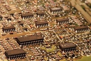 Leiterplatte: Forscher verbessern Transistoren (Foto: Tomizak, pixelio.de )