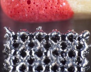 Additive Manufacturing ermöglicht kleinste Metallstrukturen (Foto: empa.ch)