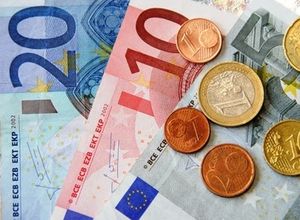 Euros: Deutschland profitiert von guter Konjunktur (Foto: Paulwip, pixelio.de)